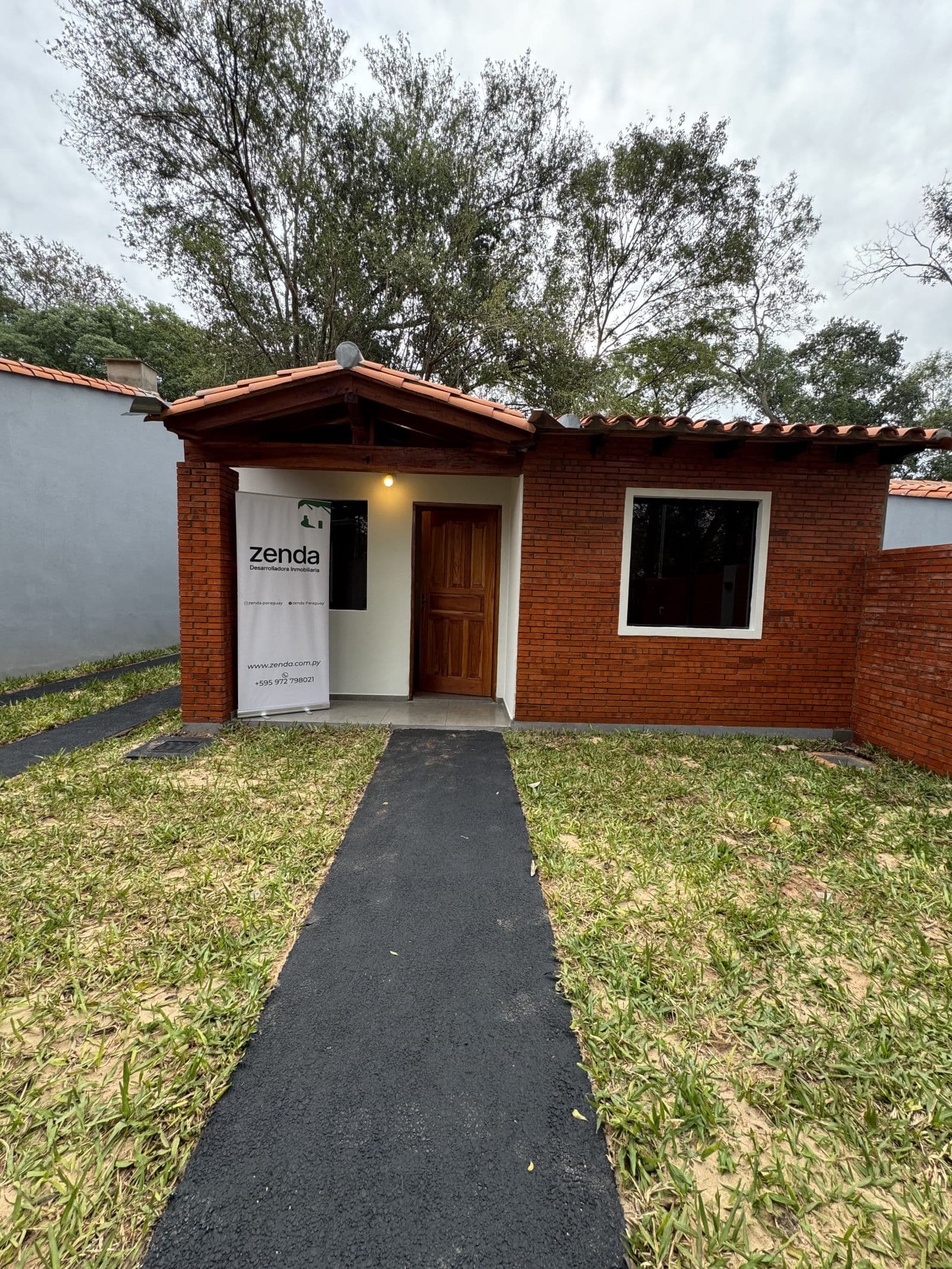 Frente de una vivienda de Zenda en Urbanización Turpial